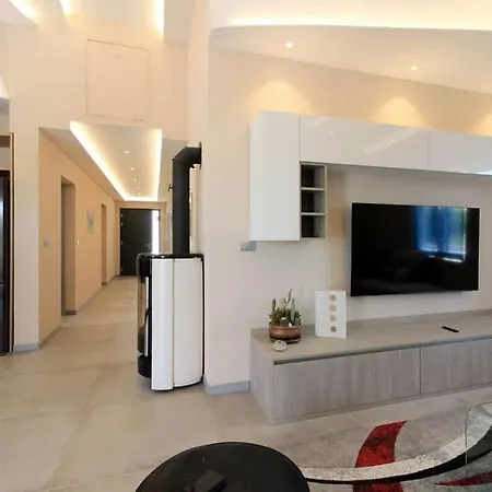 Riz With Private Pool بيت للعطل بولا