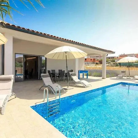 Riz With Private Pool * بولا