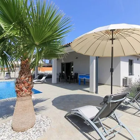 Riz With Private Pool 度假居 *